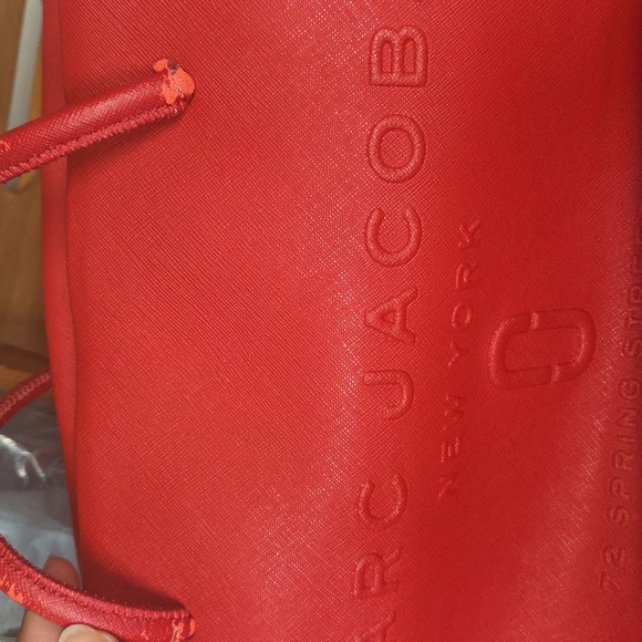 Marc Jacobs Logo Shopper East West Red Saffiano Leather - Picture 13 of 13